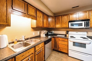 House, Multiple Beds, Patio (B. R. Guest House) | Private kitchen | Fridge, microwave, oven, stovetop