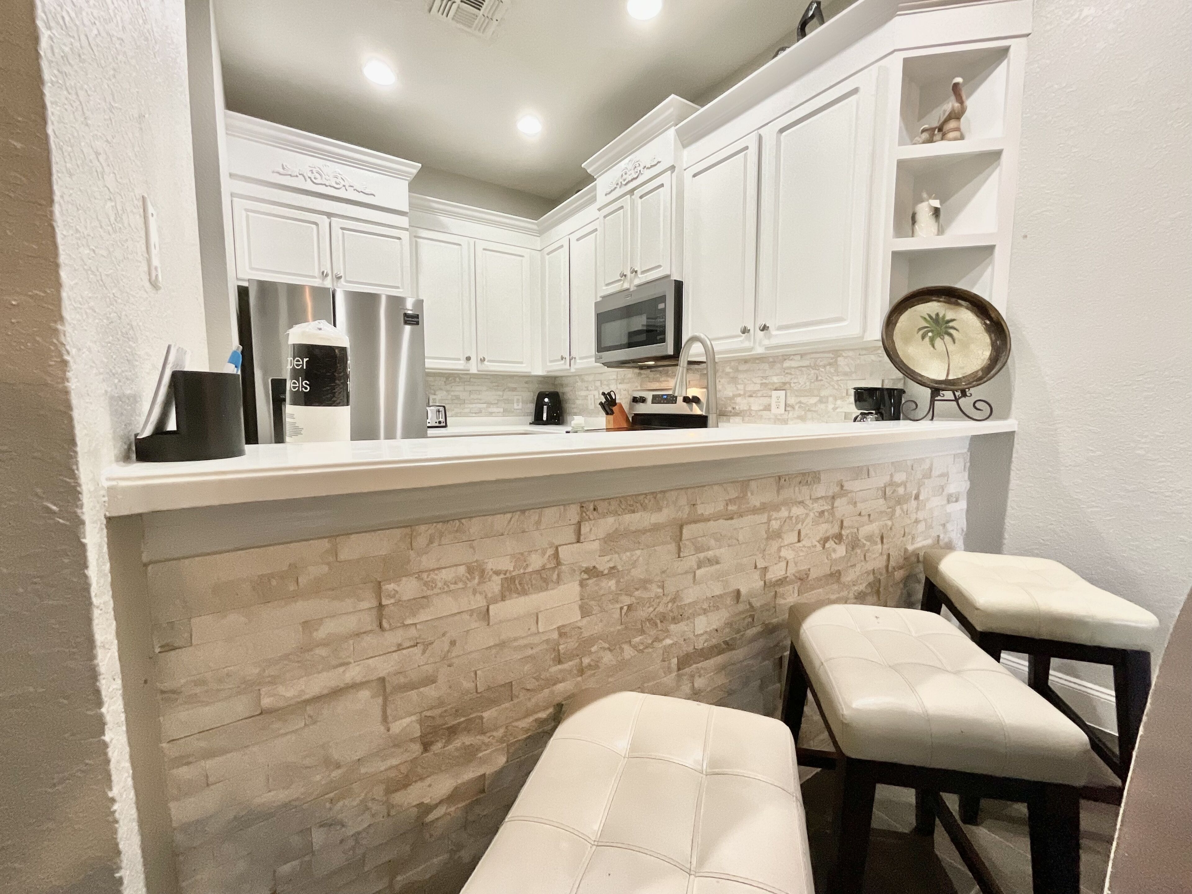 Condo, nhiều giường, có thể sử dụng hồ bơi, quang cảnh vườn (Disney Tropical Oasis at Bahama Bay) | Bếp riêng | Tủ lạnh, lò vi sóng, lò nướng, bếp nấu 