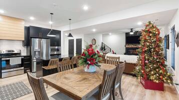 Cabin, Multiple Beds, Balcony, Pool View (Rocky Shores Retreat) | Dining