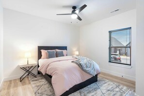 Cabin, Multiple Beds, Balcony, Pool View (Rocky Shores Retreat) | 4 bedrooms, individually decorated, individually furnished, bed sheets