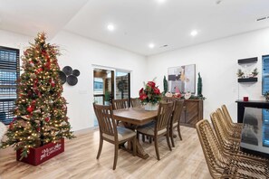 Cabin, Multiple Beds, Balcony, Pool View (Rocky Shores Retreat) | Dining