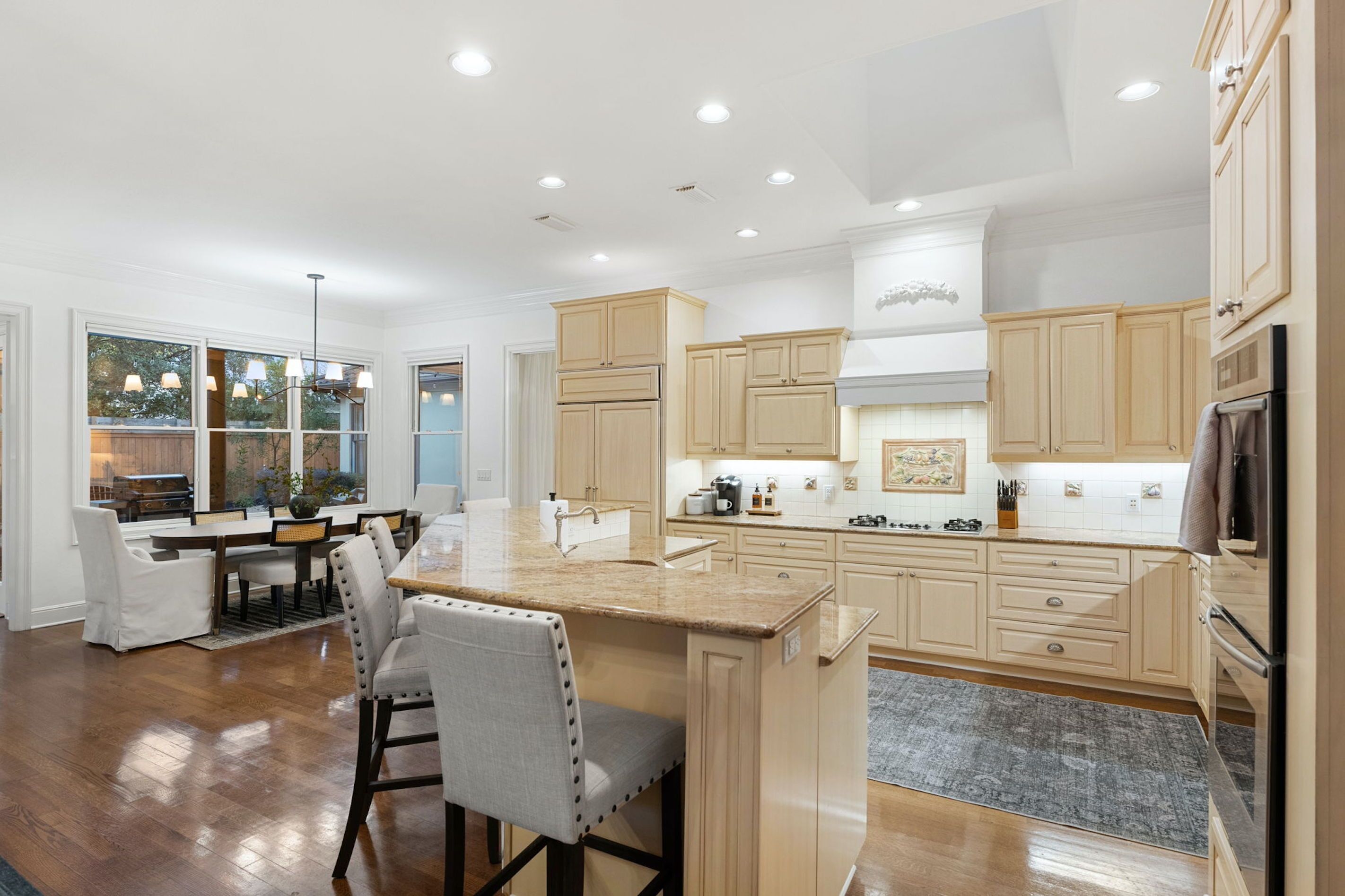 House, Multiple Beds, Fireplace, Garden View (Austin's Palatial Treasure) | Private kitchen | Fridge, microwave, oven, stovetop