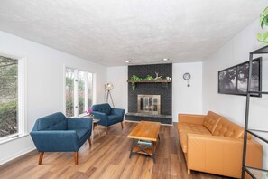 Casa, diversos llits, pati | Interior
