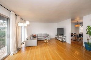 Huis, meerdere bedden, patio | Woonruimte | Een televisie