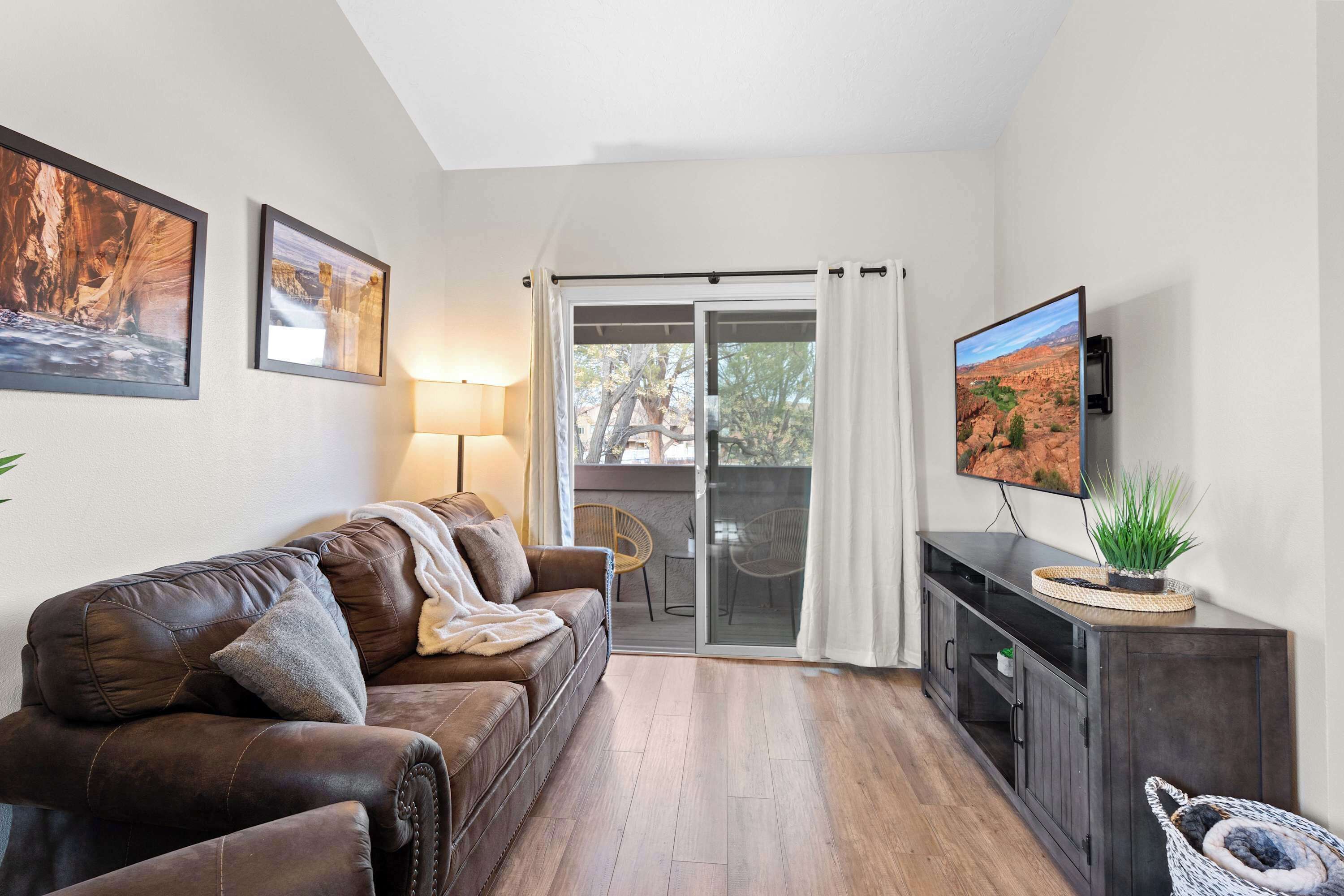 Condo, 1 Queen Bed with Sofa bed, Balcony, Mountain View (Hikers Hideaway) | Living area | 50-inch flat-screen TV with digital channels