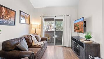Condo, 1 Queen Bed with Sofa bed, Balcony, Mountain View (Hikers Hideaway) | Living area | 50-inch flat-screen TV with digital channels