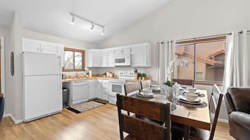 Condo, 1 Queen Bed with Sofa bed, Balcony, Mountain View (Hikers Hideaway) | Private kitchen | Fridge, microwave, oven, stovetop