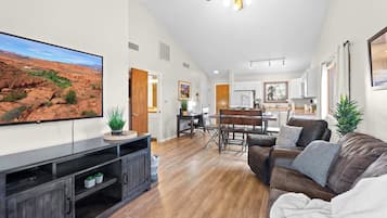 Condo, 1 Queen Bed with Sofa bed, Balcony, Mountain View (Hikers Hideaway) | Living area