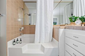 Condo, 1 Queen Bed with Sofa bed, Balcony, Mountain View (Hikers Hideaway) | Bathroom