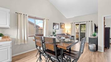 Condo, 1 Queen Bed with Sofa bed, Balcony, Mountain View (Hikers Hideaway) | Dining