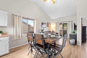 Condo, 1 Queen Bed with Sofa bed, Balcony, Mountain View (Hikers Hideaway) | Dining