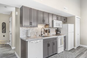 Apartment, Mehrere Betten, Küche (Adorable Fall Creek Condo) | Eigene Küche | Wasserkocher mit Kaffee-/Teezubehör