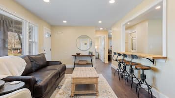 House, Multiple Beds, Fireplace, Garden View | Interior