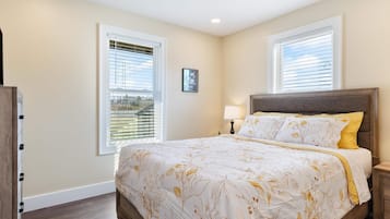 House, Multiple Beds, Fireplace, Garden View | 6 bedrooms, individually decorated, individually furnished, desk