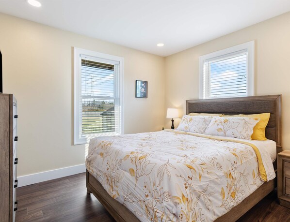 House, Multiple Beds, Fireplace, Garden View | 6 bedrooms, individually decorated, individually furnished, desk