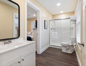 House, Multiple Beds, Fireplace, Garden View | Bathroom | Shower, designer toiletries, hair dryer, towels