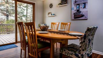 House, Multiple Beds, Patio | In-room dining