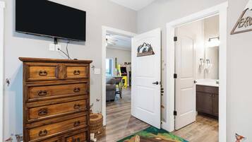 Cabin, Multiple Beds, Patio (A Birds Eye Bridge View) | Interior