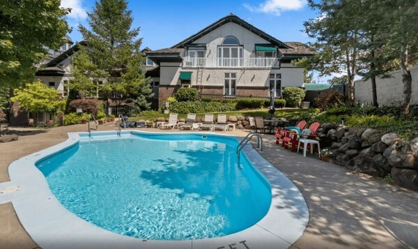 The Hideaway At Hayloft Lodge Chic & Unique Stay - Riviera Beach, WI