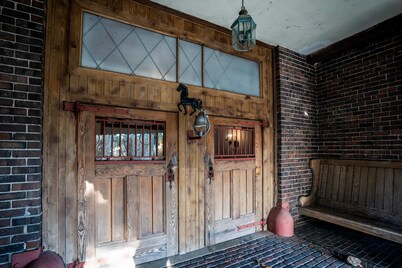 The Hideaway at Hayloft Lodge Chic & Unique Stay