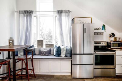 The Hideaway at Hayloft Lodge Chic & Unique Stay