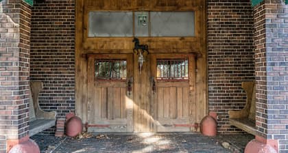 The Hideaway at Hayloft Lodge Chic & Unique Stay