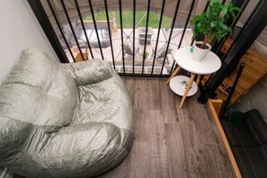 Smart TV 42 pulgadas con canales de televisión vía satélite, chimenea