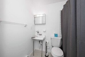 Apartment, 1 Queen Bed, Kitchen, Garden View | Bathroom | Designer toiletries, towels, toilet paper