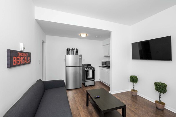 Apartment, 1 Queen Bed, Kitchen, Garden View | Living area | TV