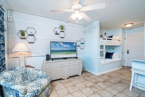 Studio Suite, nhiều giường, bồn tắm nước nóng | Trang trí khác biệt, trang bị nội thất với thiết kế riêng biệt 