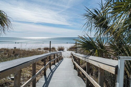 The Turtle Nest Resort Condo w/ Pool!
