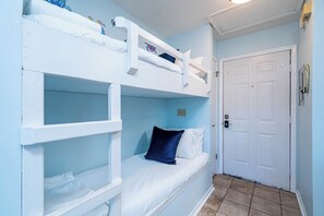 Studio Suite, nhiều giường, bồn tắm nước nóng | Trang trí khác biệt, trang bị nội thất với thiết kế riêng biệt 