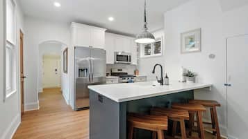 House, Multiple Beds, Patio | Private kitchen | Fridge, microwave, oven, stovetop