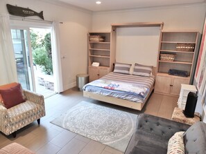 Room - The Perfect Beach House! (Long Beach)