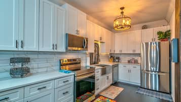 Kondominium, Beberapa Tempat Tidur, dapur, pemandangan gunung | Dapur pribadi | Lemari es, microwave, oven, dan kompor