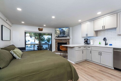 Elmer's Hideout - Fully Renovated Yosemite Escape!