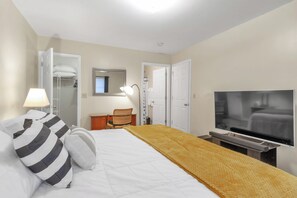 House, Multiple Beds, Pool Access, Garden View | 3 bedrooms, individually decorated, individually furnished, free WiFi - Comfy Condo (Nashville)