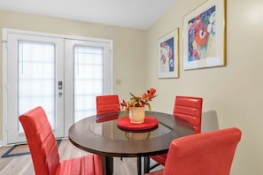 House, Multiple Beds, Pool Access, Garden View | In-room dining - Comfy Condo (Nashville)