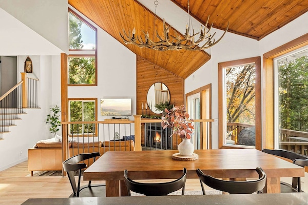 House, Multiple Beds, Balcony, Mountain View (The Fancy Fox) | Dining