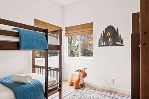 4 habitaciones, decoración personalizada y muebles diferentes