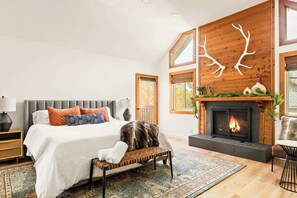 House, Multiple Beds, Balcony, Mountain View (The Fancy Fox) | 4 bedrooms, individually decorated, individually furnished, free WiFi