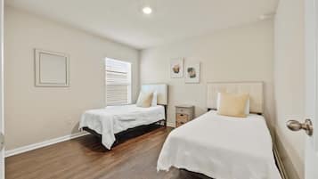 House, Multiple Beds, Patio, Garden View (The Robin's Nest) | 3 bedrooms, individually decorated, individually furnished, free WiFi