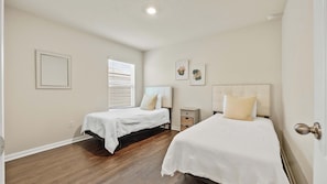 House, Multiple Beds, Patio, Garden View (The Robin's Nest) | 3 bedrooms, individually decorated, individually furnished, free WiFi