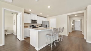 House, Multiple Beds, Patio, Garden View (The Robin's Nest) | Private kitchen | Fridge, microwave, oven, stovetop