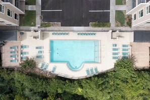 Outdoor pool - Rudy's on the River (Nashville)