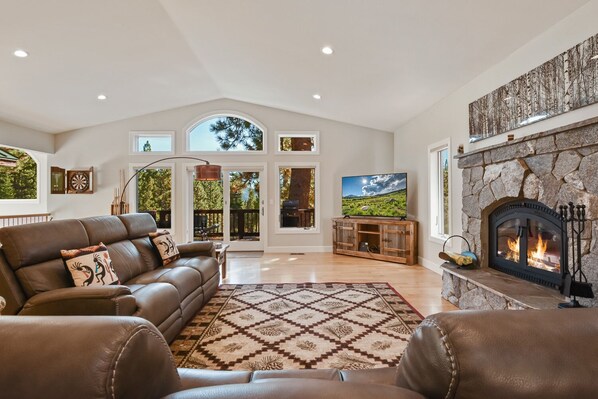 Maison, plusieurs lits, bain à remous | Coin séjour