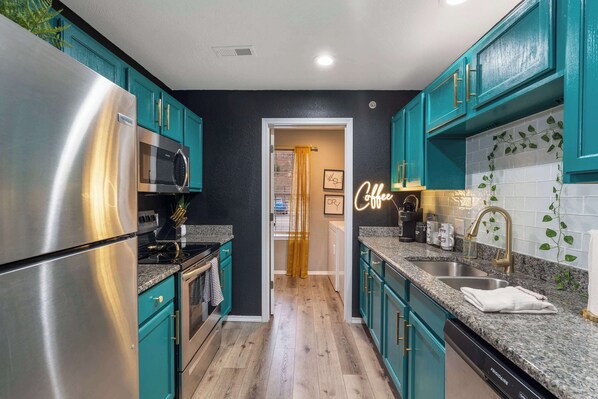 Condo, Multiple Beds, Balcony, Mountain View (Marilyn’s Modern Hideaway) | Private kitchen