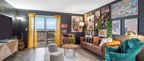 Condo, Multiple Beds, Balcony, Mountain View (Marilyn’s Modern Hideaway) | Living area