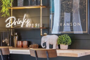 Condo, Multiple Beds, Balcony, Mountain View (Marilyn’s Modern Hideaway) | Interior