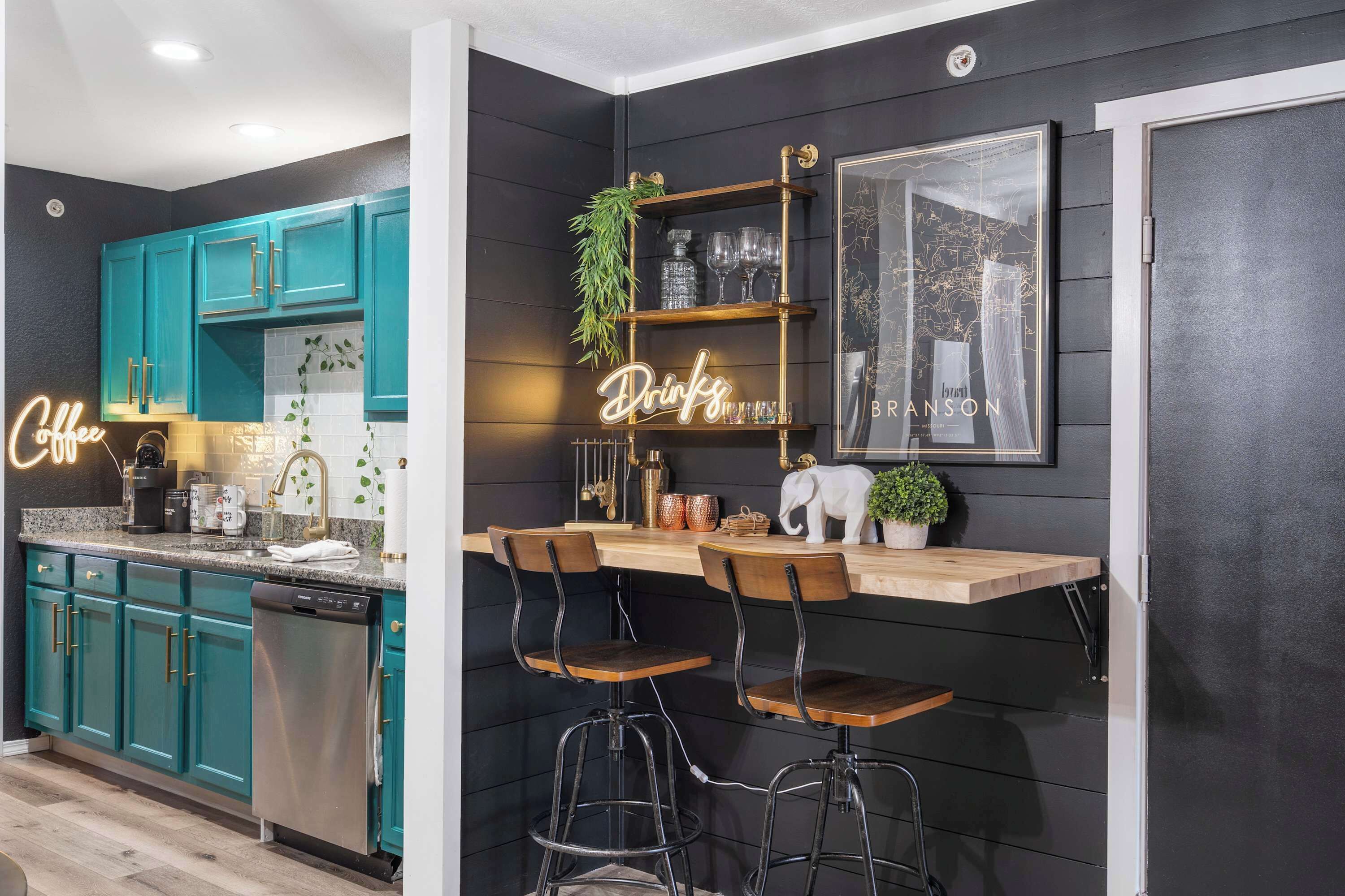 Condo, Multiple Beds, Balcony, Mountain View (Marilyn’s Modern Hideaway) | Private kitchen